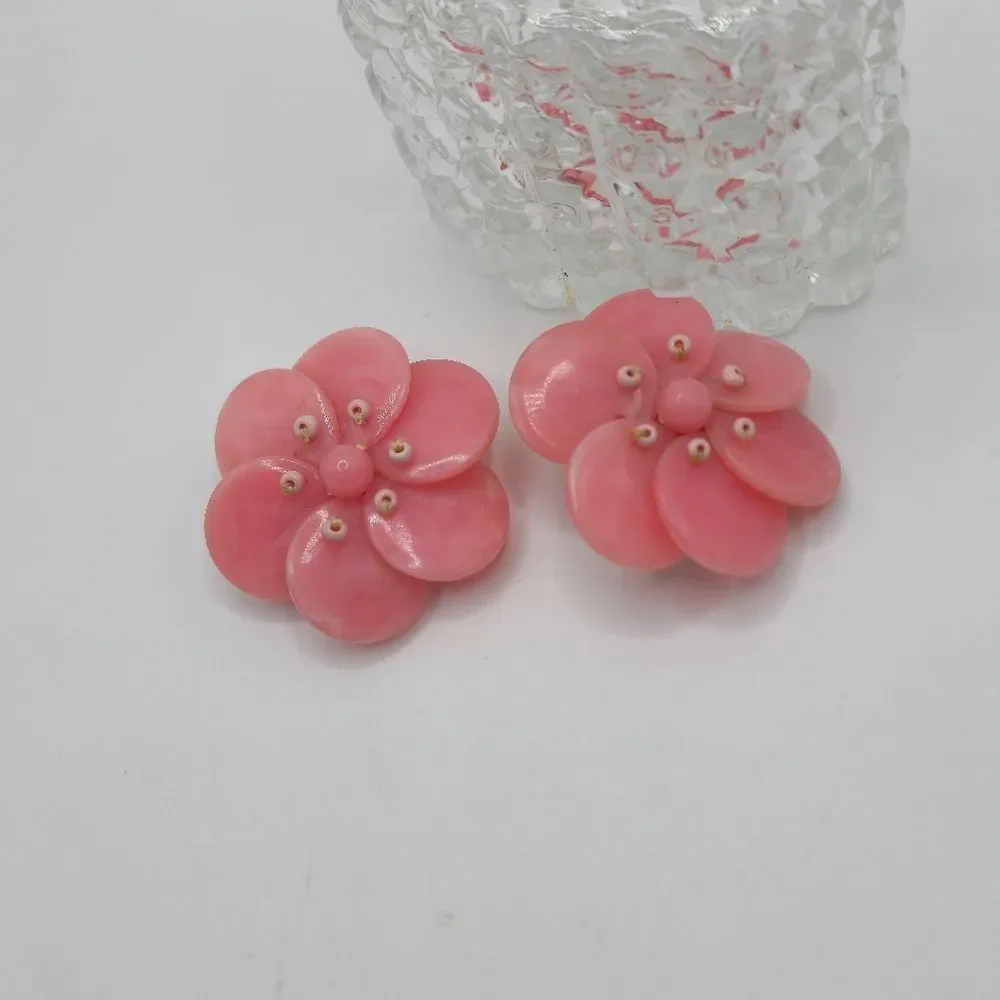 Vintage signed pastel flower lucite clip on earrings